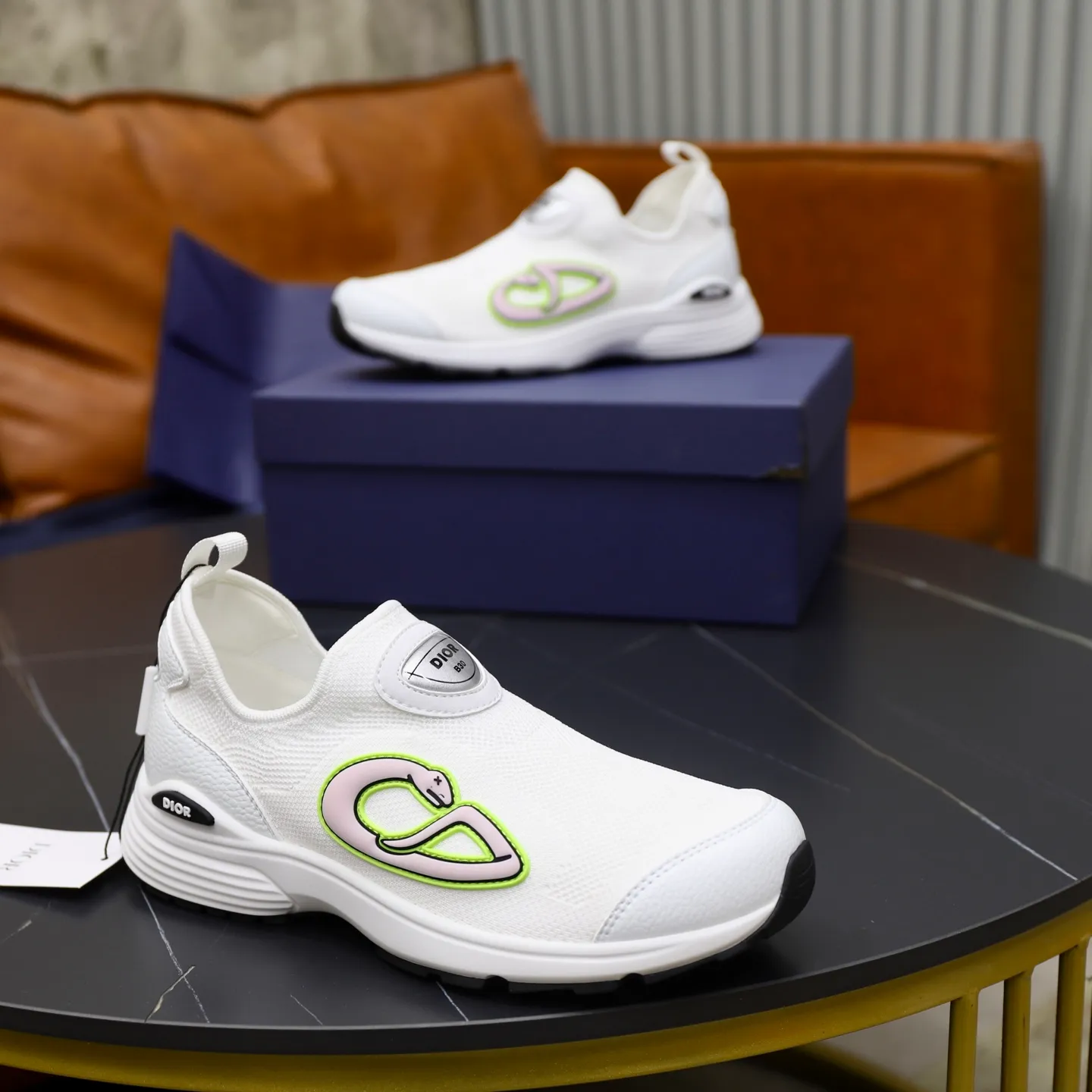 Ex-factory price: 520💰Dior B30’s latest hot model is shipped, the original version is made 1:1 ▪️ Fabric: Original customized fly woven ▪️ Lining: Imported breathable mesh ▪️ Sole: Original molded non-slip outsole ▪️ Size: 38-45 (45 is custom-made and cannot be returned)